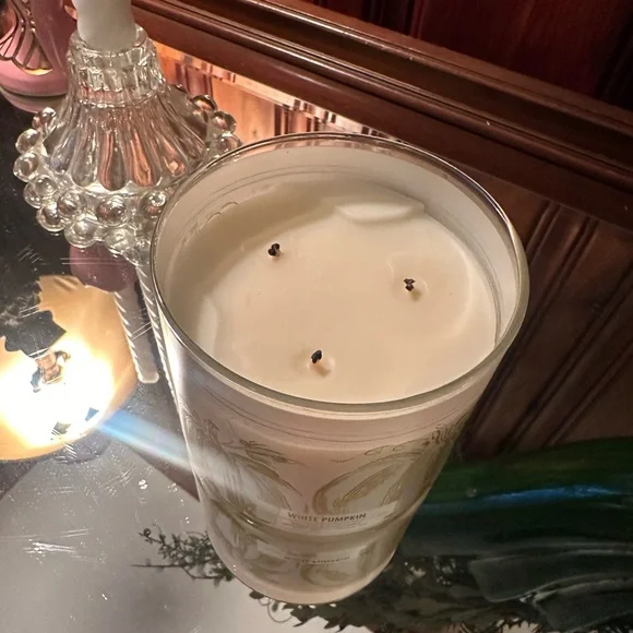 Bath & Body Works White Pumpkin Candle with Gold Lid - Picture 3 of 3
